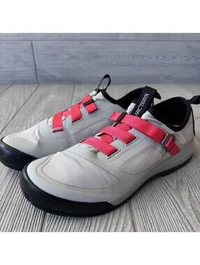 Arc’teryx Arakys Approach Shoes Climbing Trekking Gorpcore Womens Size 9 Pink